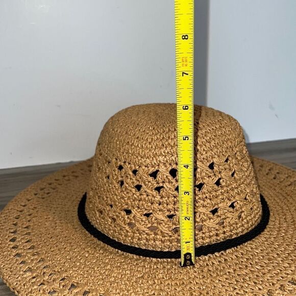 SunHat Woman’s One size fits most tan hat with  black hat band bead details - Picture 5 of 7